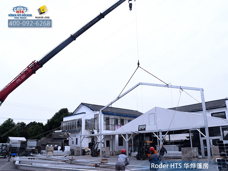 戶外搭展棚需要由專業人員組裝搭建