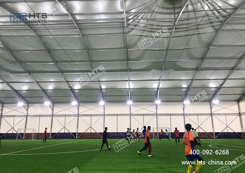 為什么越來越多的人會(huì)選擇篷房足球館？